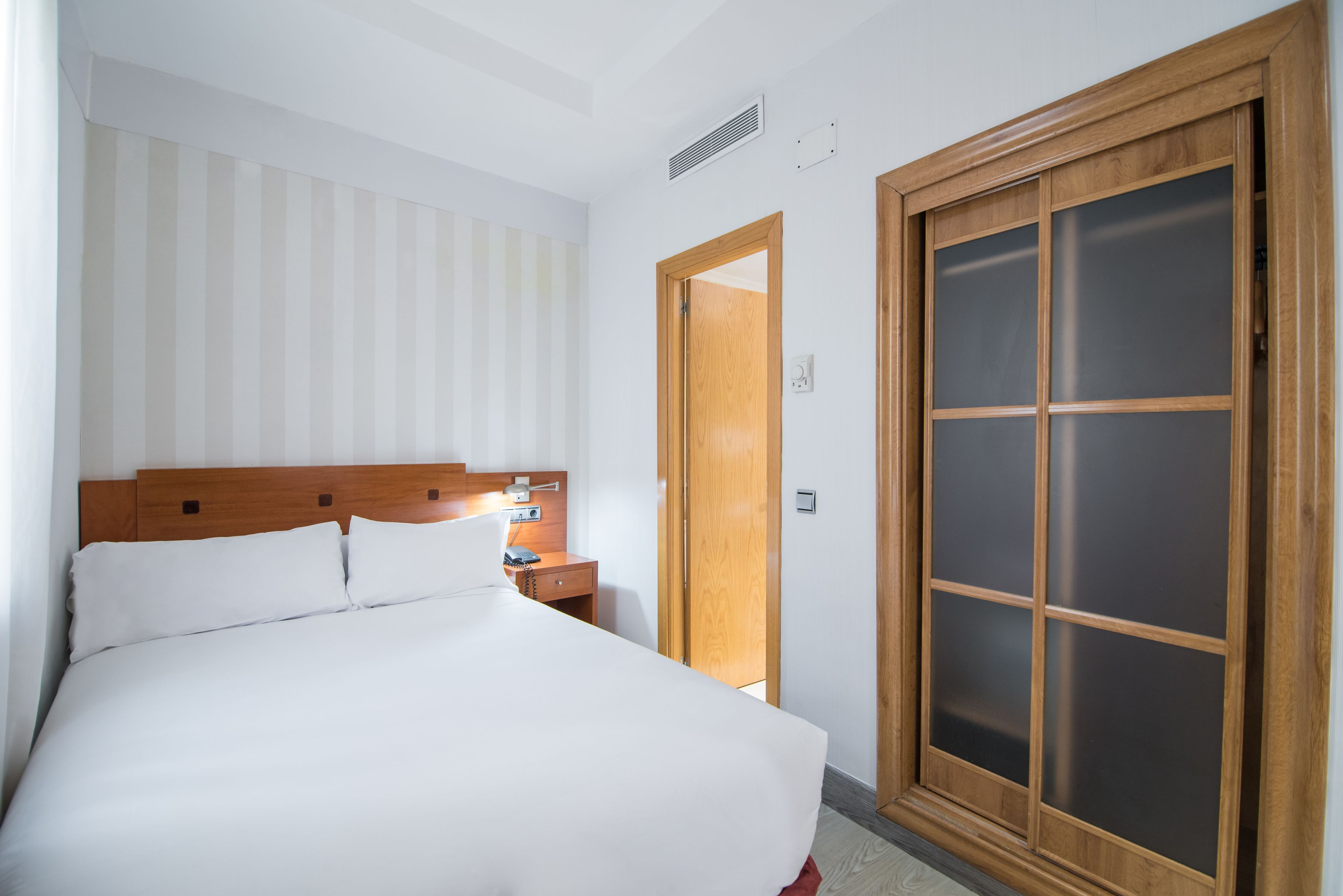 basic double room | minibar, in-room safe, desk, blackout curtains