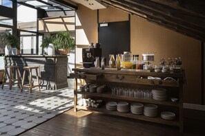 Daily buffet breakfast for a fee - Petit Palace Preciados (Madrid)
