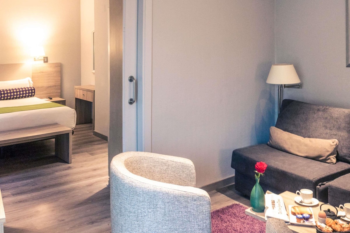 Junior Suite, 1 King Bed with Sofa bed | Premium bedding, down comforters, minibar, in-room safe