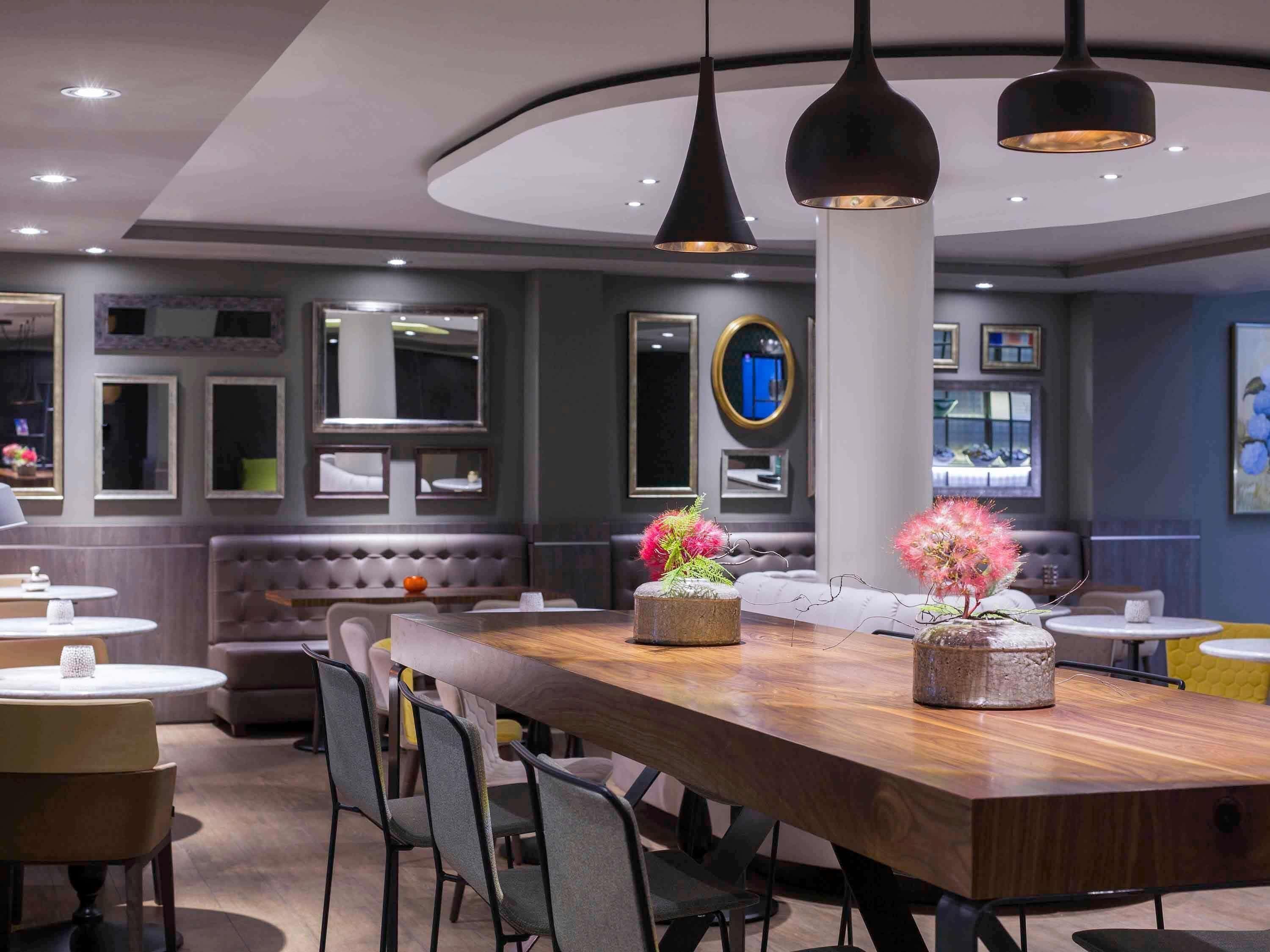 Bar (trong khuôn viên)