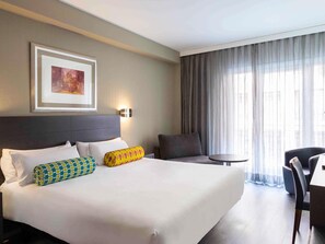 Premium bedding, down duvets, minibar, in-room safe - Mercure Madrid Centro (Madrid)