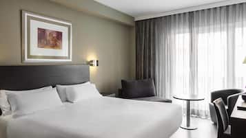 Luxe beddengoed, donsdekens, een minibar, een kluis op de kamer