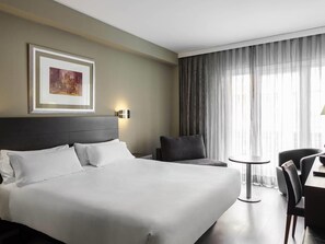 Premium bedding, down comforters, minibar, in-room safe - Mercure Madrid Centro (Madrid)