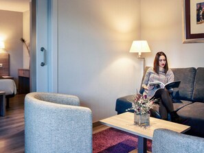 Junior Suite, 1 King Bed with Sofa bed | Premium bedding, down comforters, minibar, in-room safe - Mercure Madrid Centro (Madrid)