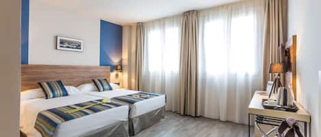 Cofres nos quartos, cortinas blackout, quartos à prova de som