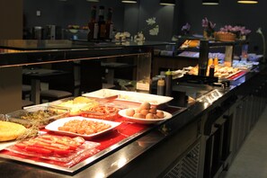 Daily buffet breakfast for a fee - DWO Urban Granada (Granada)