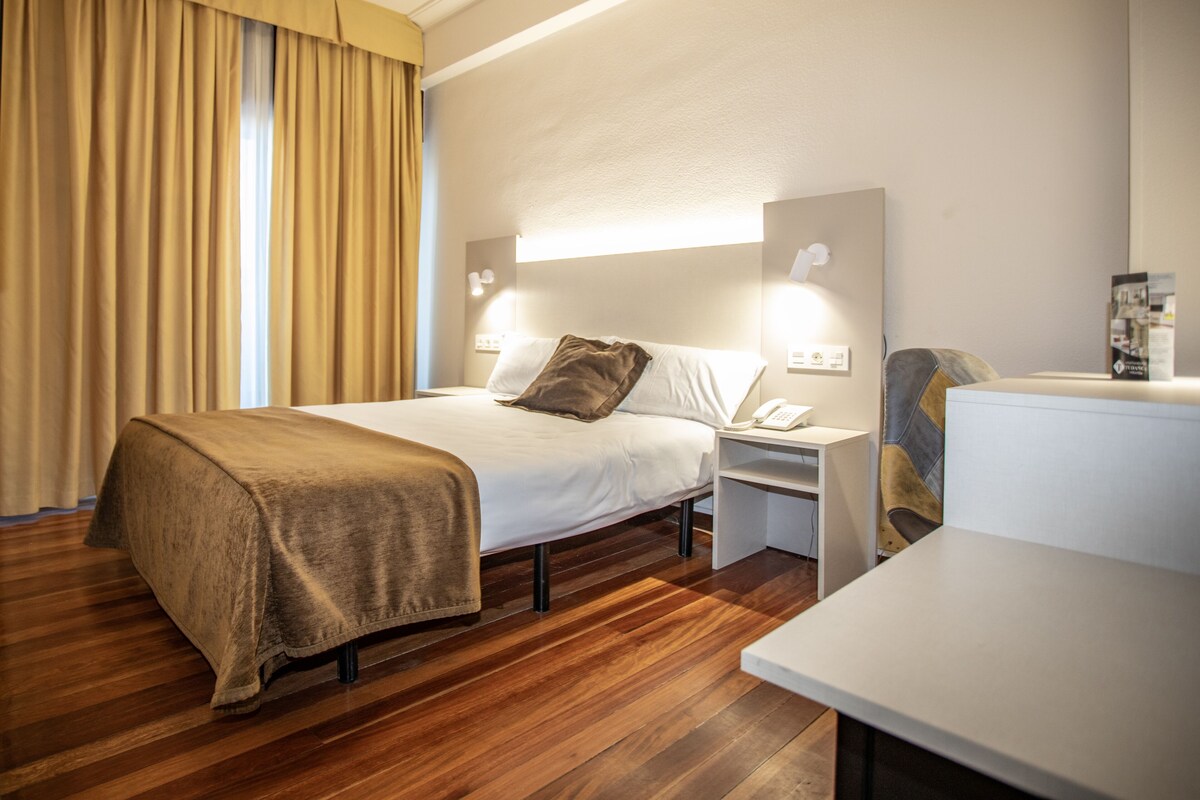 Double Room Single Use | In-room safe, desk, blackout drapes, soundproofing