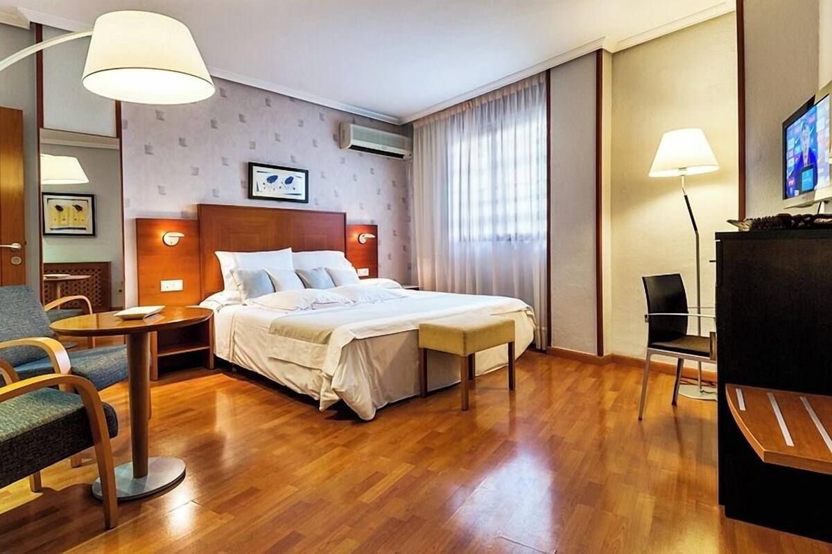 In-room safe, desk, laptop workspace, soundproofing