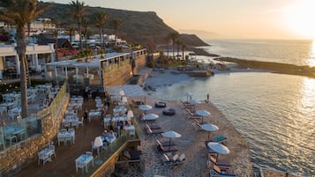 6 restaurants, spécialités Cuisine locale et internationale