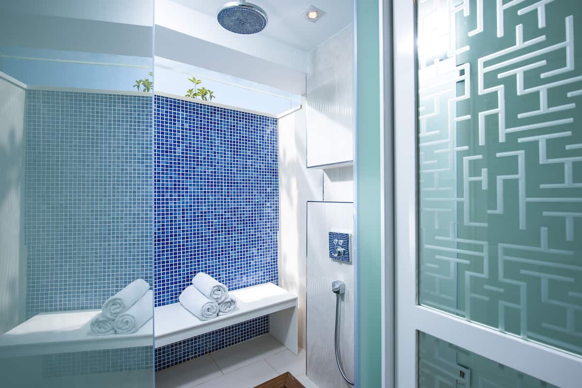 island suite with garden view | bathroom | free toiletries, hair dryer, bathrobes, slippers