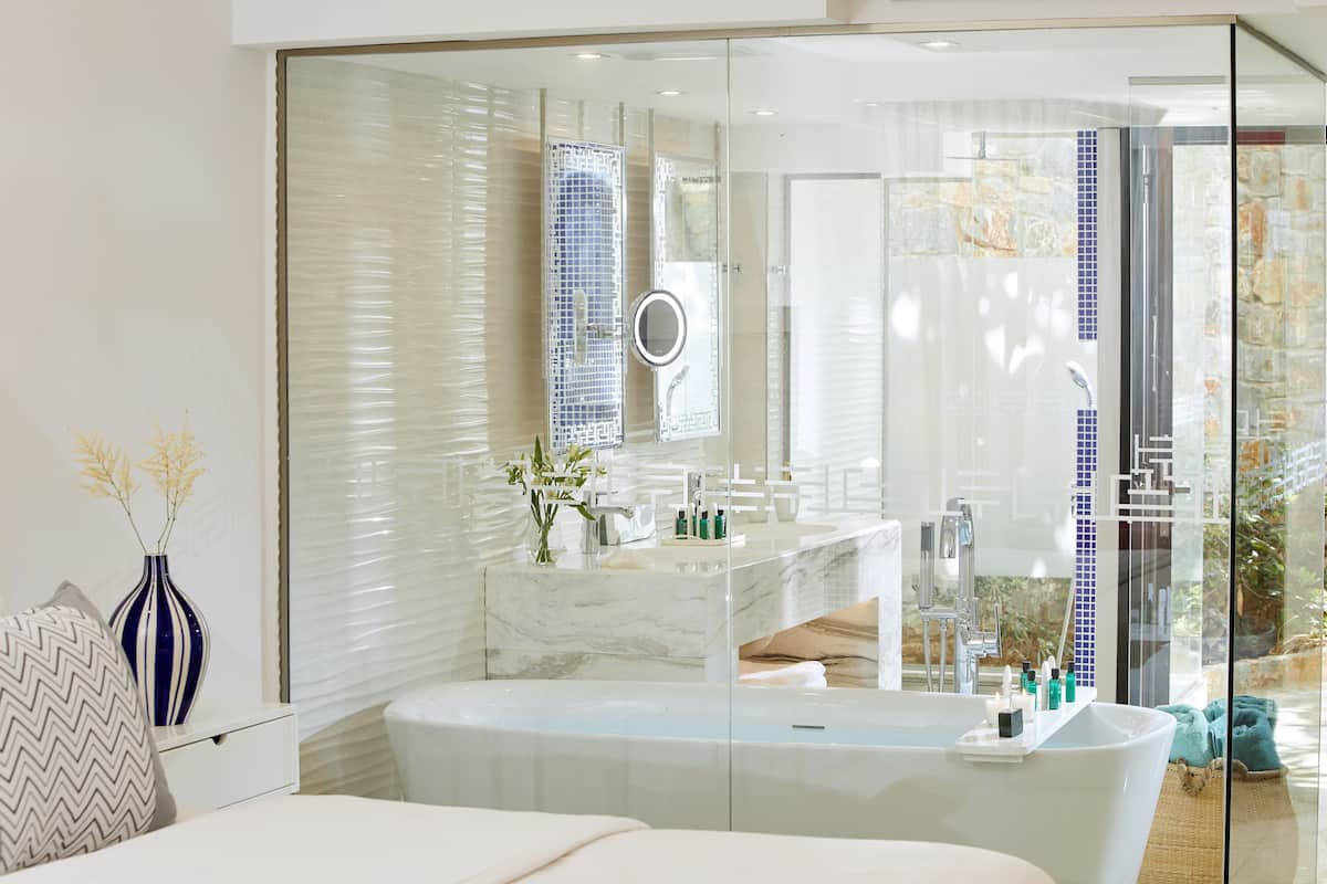 island suite with sea view | 1 bedroom, minibar, in-room safe, desk