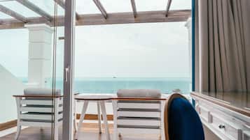 Superior Room with Sea View | Θέα από το δωμάτιο