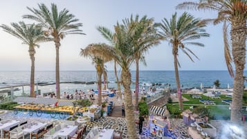 6 restaurants, breakfast, lunch served; local and international cuisine
