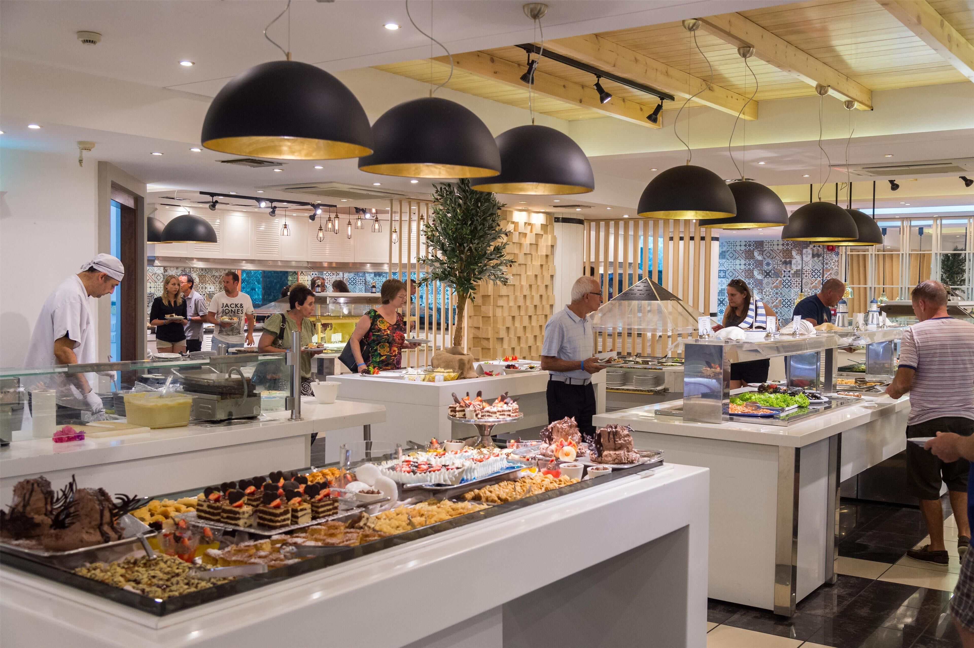 6 restaurants, breakfast, lunch served; local and international cuisine