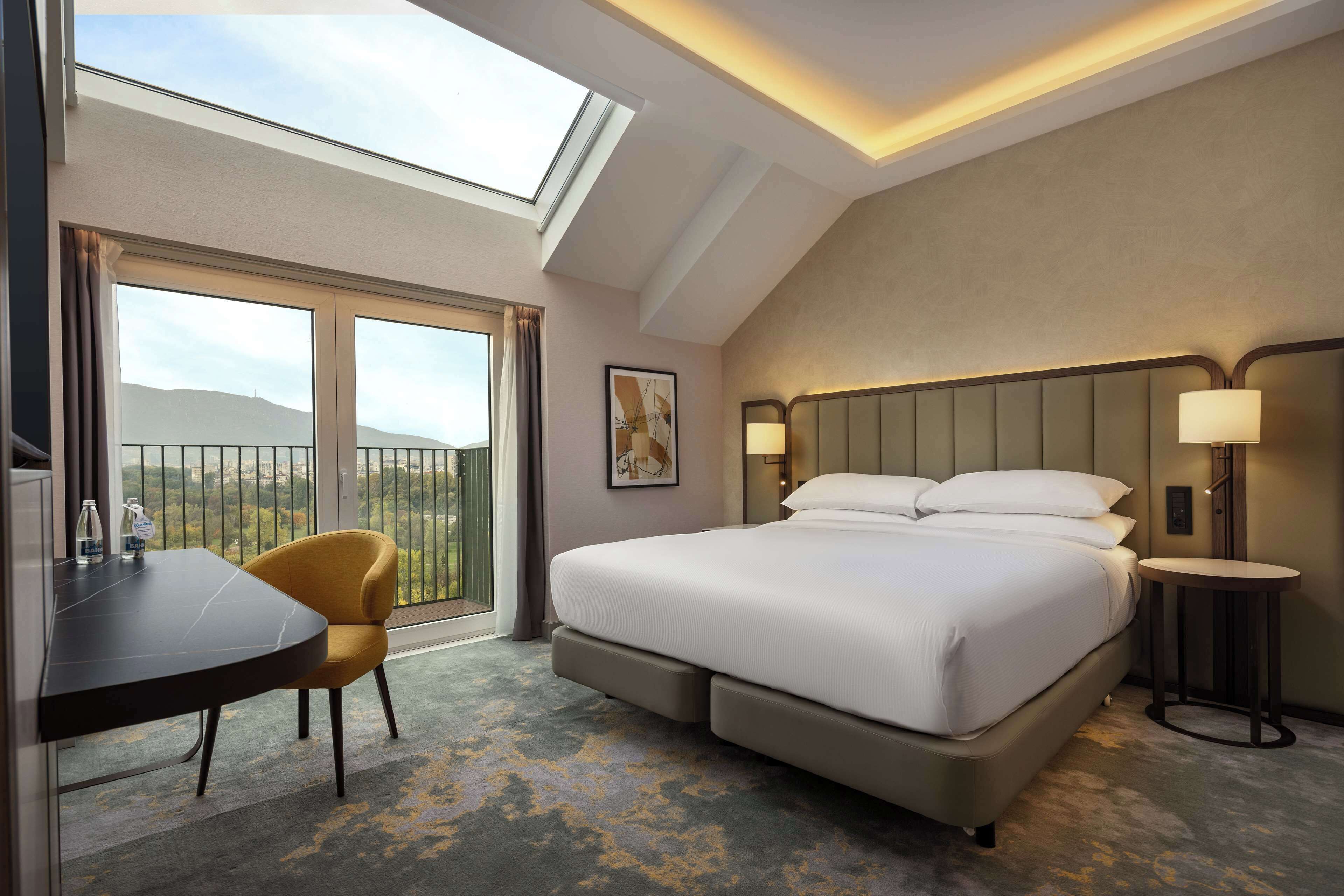 Hypo-allergenic bedding, in-room safe, laptop workspace, blackout drapes