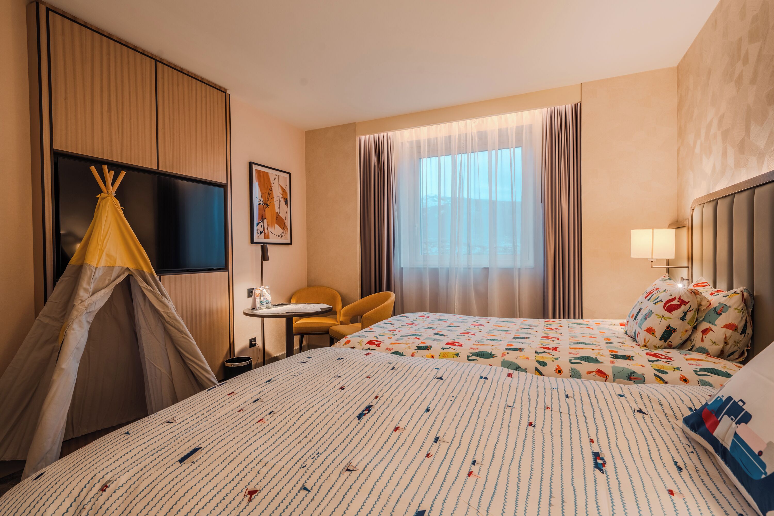 Familienzimmer, Mehrere Betten | Allergikerbettwaren, Zimmersafe, laptopgeeigneter Arbeitsplatz