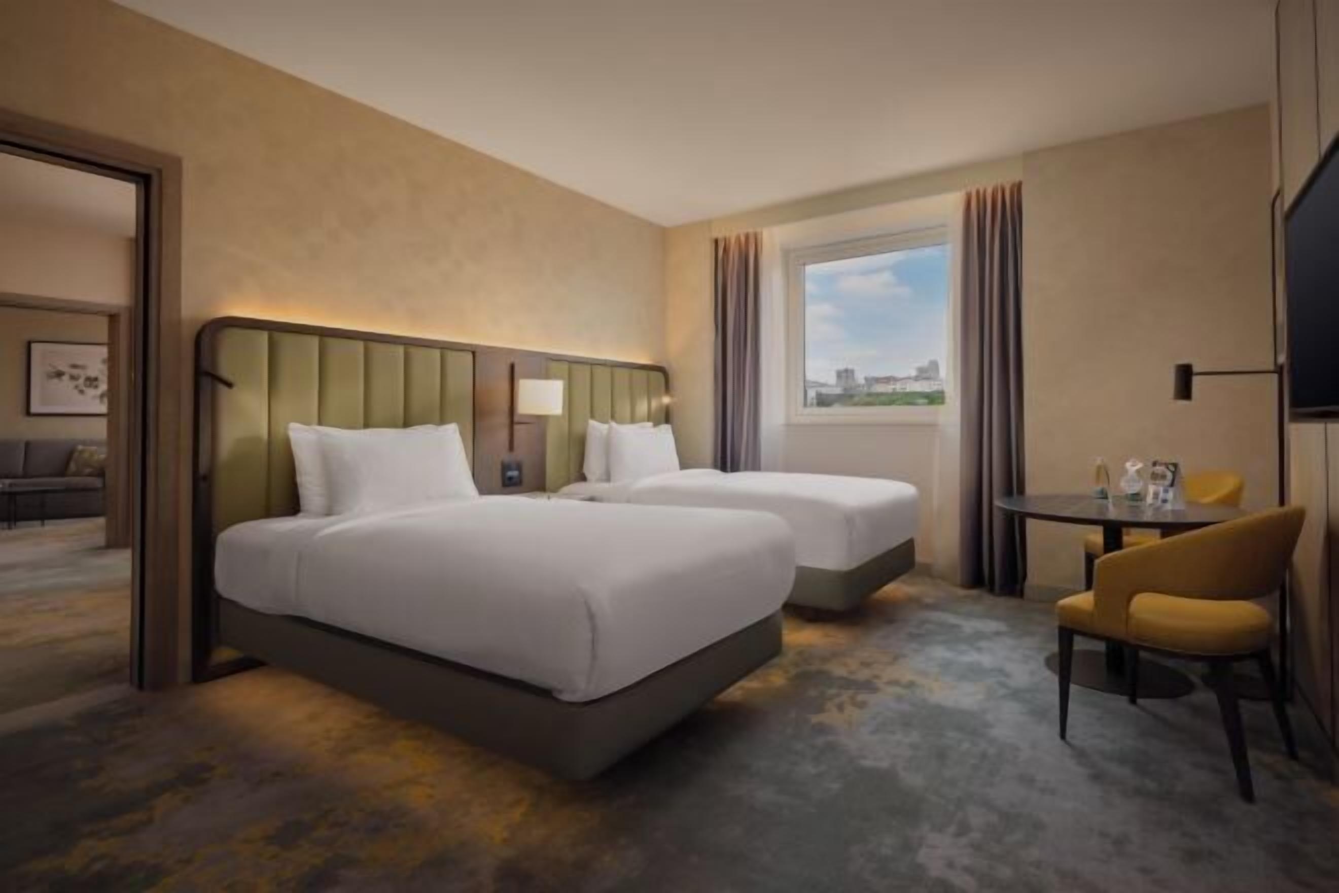 Hypo-allergenic bedding, in-room safe, laptop workspace, blackout drapes