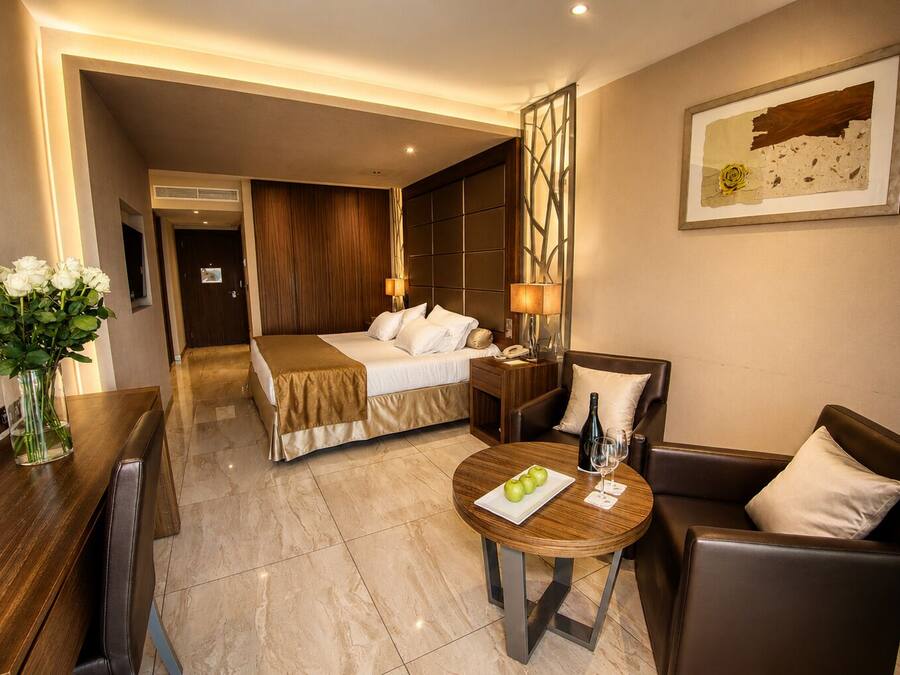 Coffres-forts dans les chambres, bureau