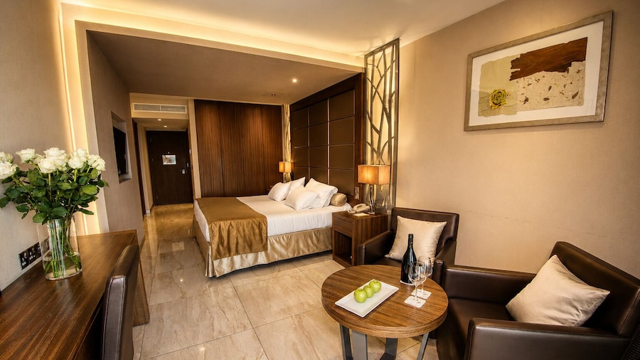 Adams Beach Hotel & Spa