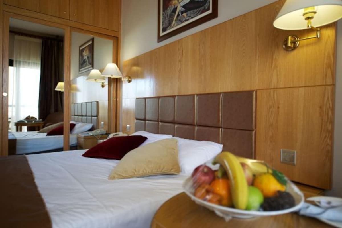 In-room safe, desk, laptop workspace, soundproofing
