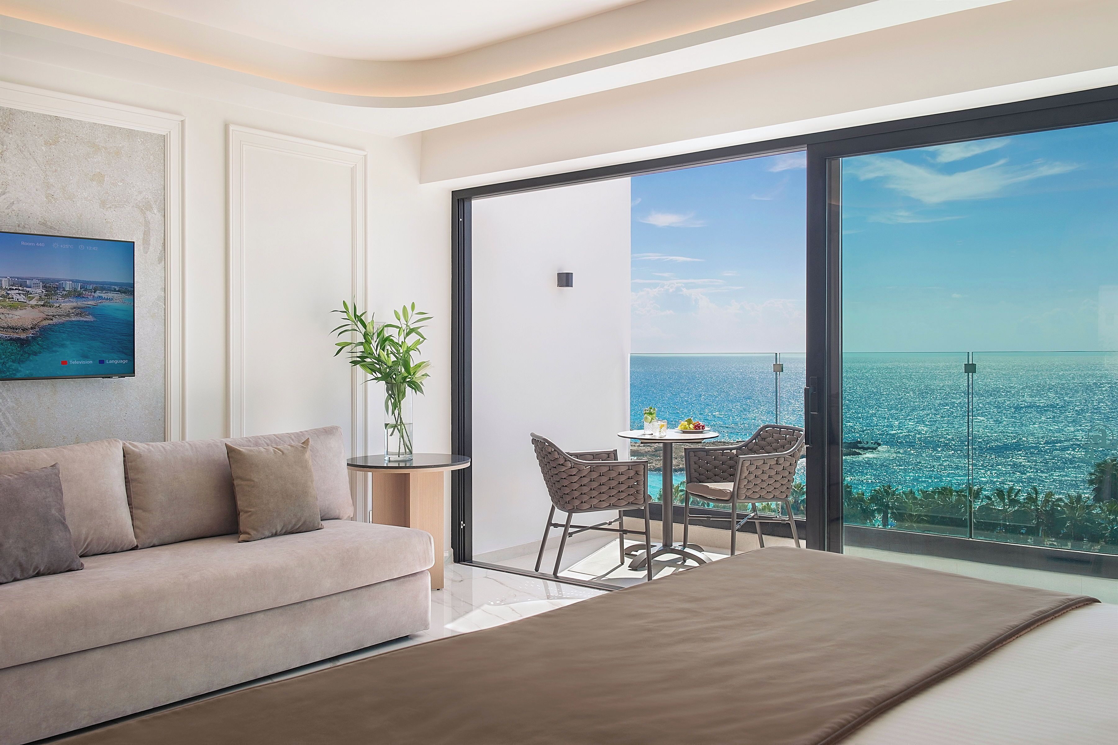 Suite ejecutiva | Caja de seguridad en la habitación y escritorio 