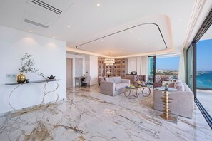 Royal Suite | Living area | Flat-screen TV