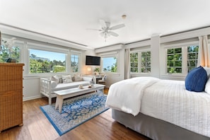 Chambre Deluxe, 1 très grand lit (2nd Floor Access Via Stairs Only) | Literie de qualité supérieure, couette en duvet d'oie