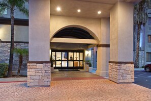 Property entrance - Holiday Inn Express Mira Mesa-San Diego by IHG (San Diego)