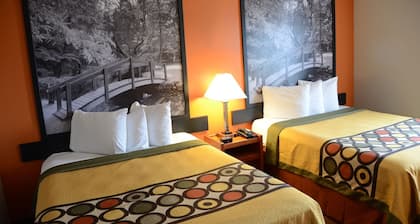 Super 8 by Wyndham Louisville/Expo Center