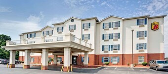 Super 8 by Wyndham Louisville/Expo Center