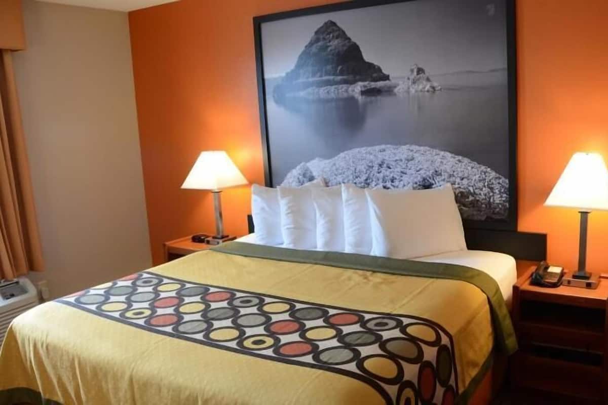 Desk, iron/ironing board, free WiFi, bed sheets