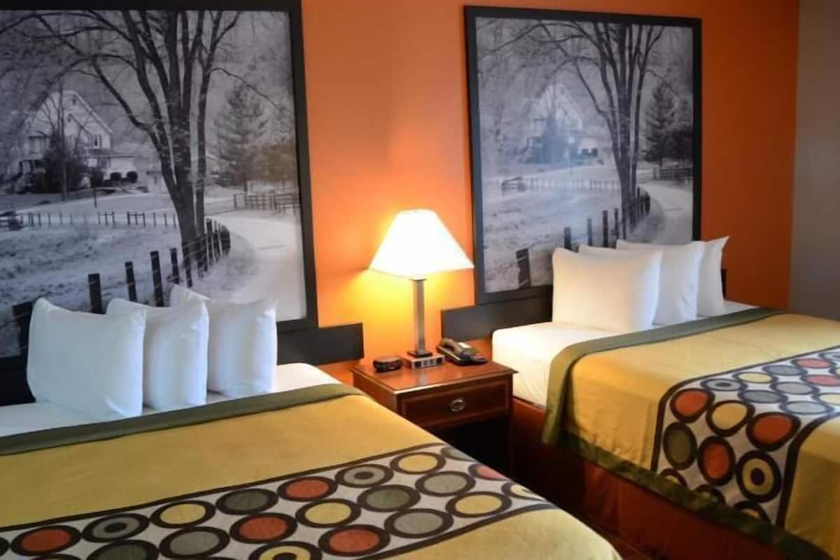 Desk, iron/ironing board, free WiFi, bed sheets