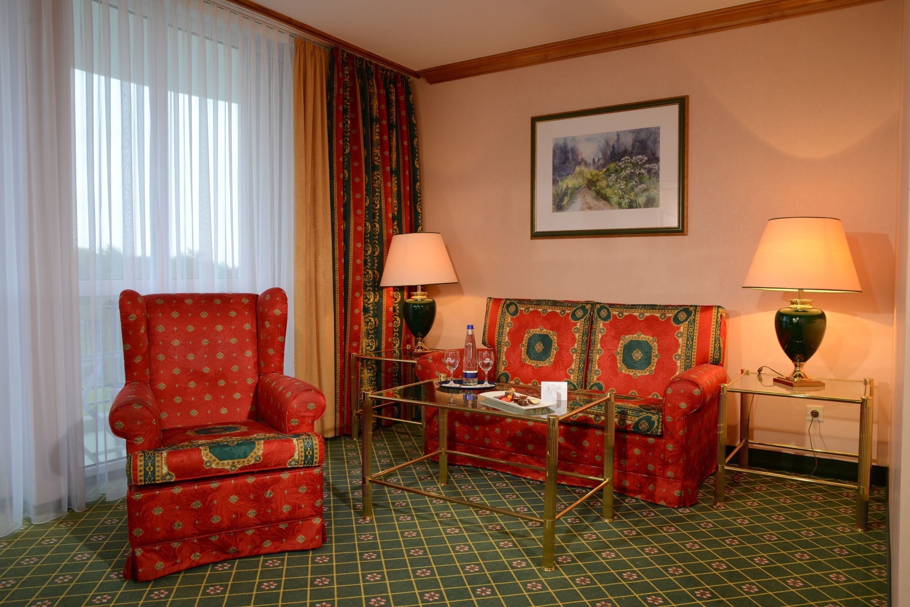 junior suite, 1 double bed | living room | flat-screen tv