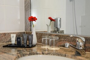 Junior Suite, 1 Double Bed | Bathroom
