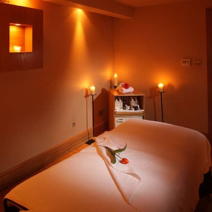 Premium bedding, in-room safe, desk, blackout drapes