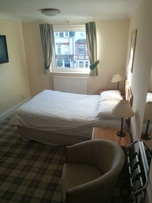 Individually furnished, desk, free WiFi, bed sheets