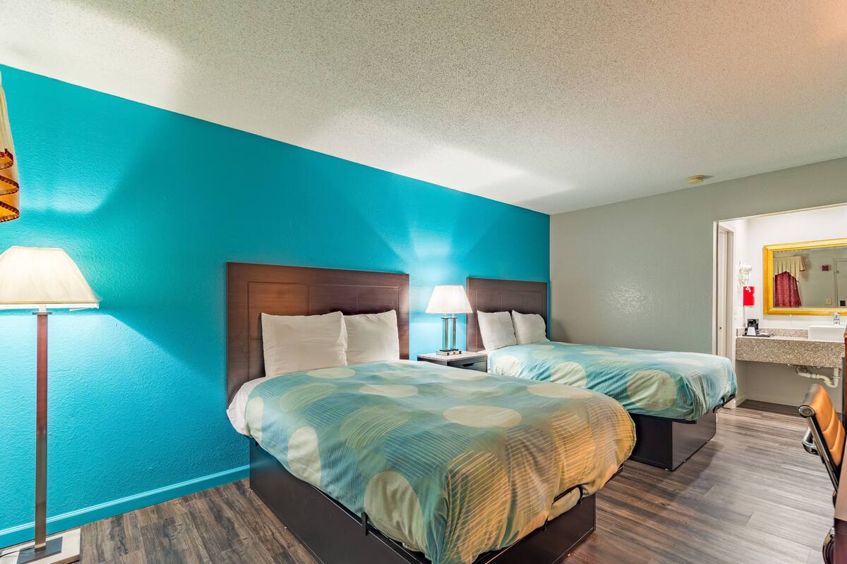 Desk, iron/ironing board, WiFi (free), bed sheets