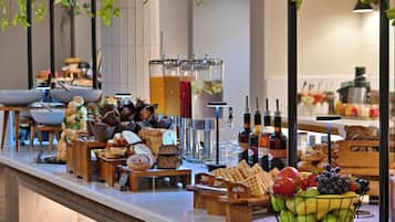Se ofrece un desayuno bufé todos los días (por un coste adicional)