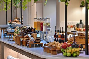 Petit déjeuner buffet servi tous les jours en supplément