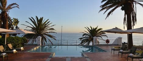 Outdoor pool, sun loungers