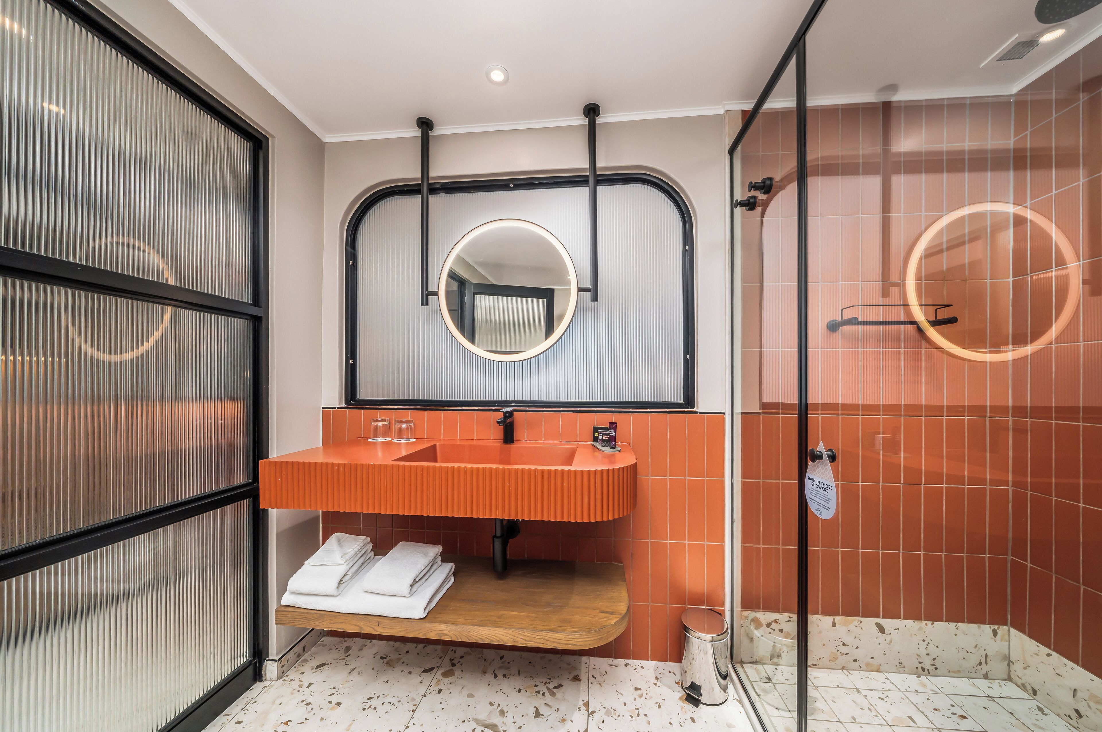 Badewanne und Dusche (separat), Komfortbadewanne
