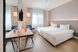 Superior Room | Minibar, in-room safe, desk, blackout drapes