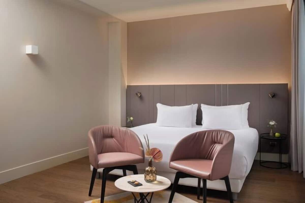 Minibar, in-room safe, desk, blackout drapes