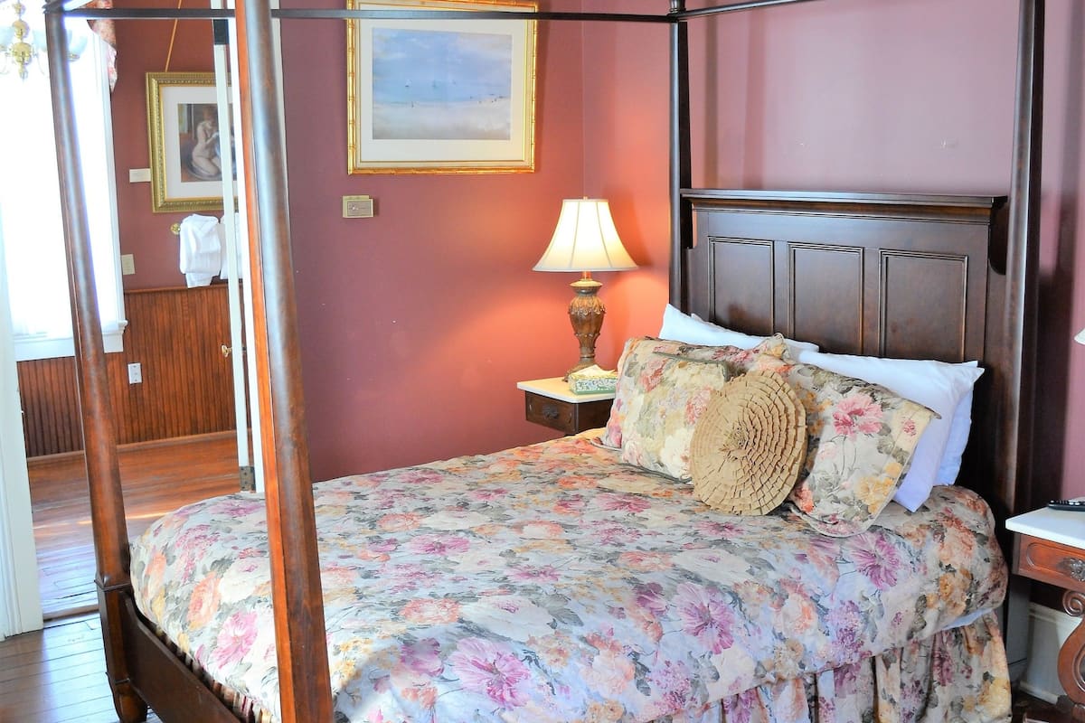 1 bedroom, premium bedding, individually decorated