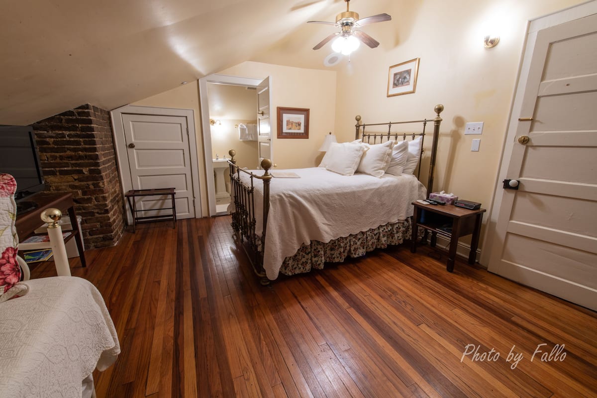 1 bedroom, premium bedding, individually decorated