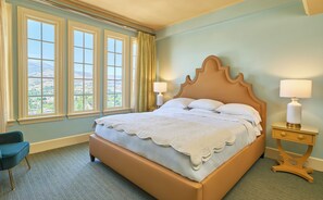 Quarto luxo, 1 cama King, vista para a cidade | Lençóis italianos Frette, roupas de cama premium, edredons de pluma