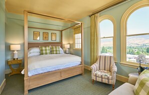 A four-poster bed with a view of the countryside through large windows. - Ashland Springs Hotel (Ashland)