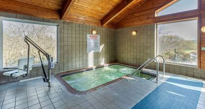 Comfort Inn & Suites Jackson - West Bend