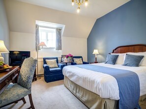 Main House Attic Double | In-room safe, iron/ironing board, free WiFi, bed sheets