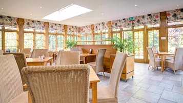 Päivittäinen täysi aamiainen (15.95 GBP per henkilö)